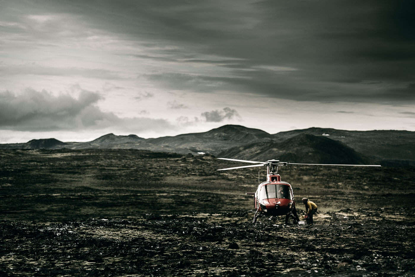 Paysage d'islande hélicoptère dans les montagnes