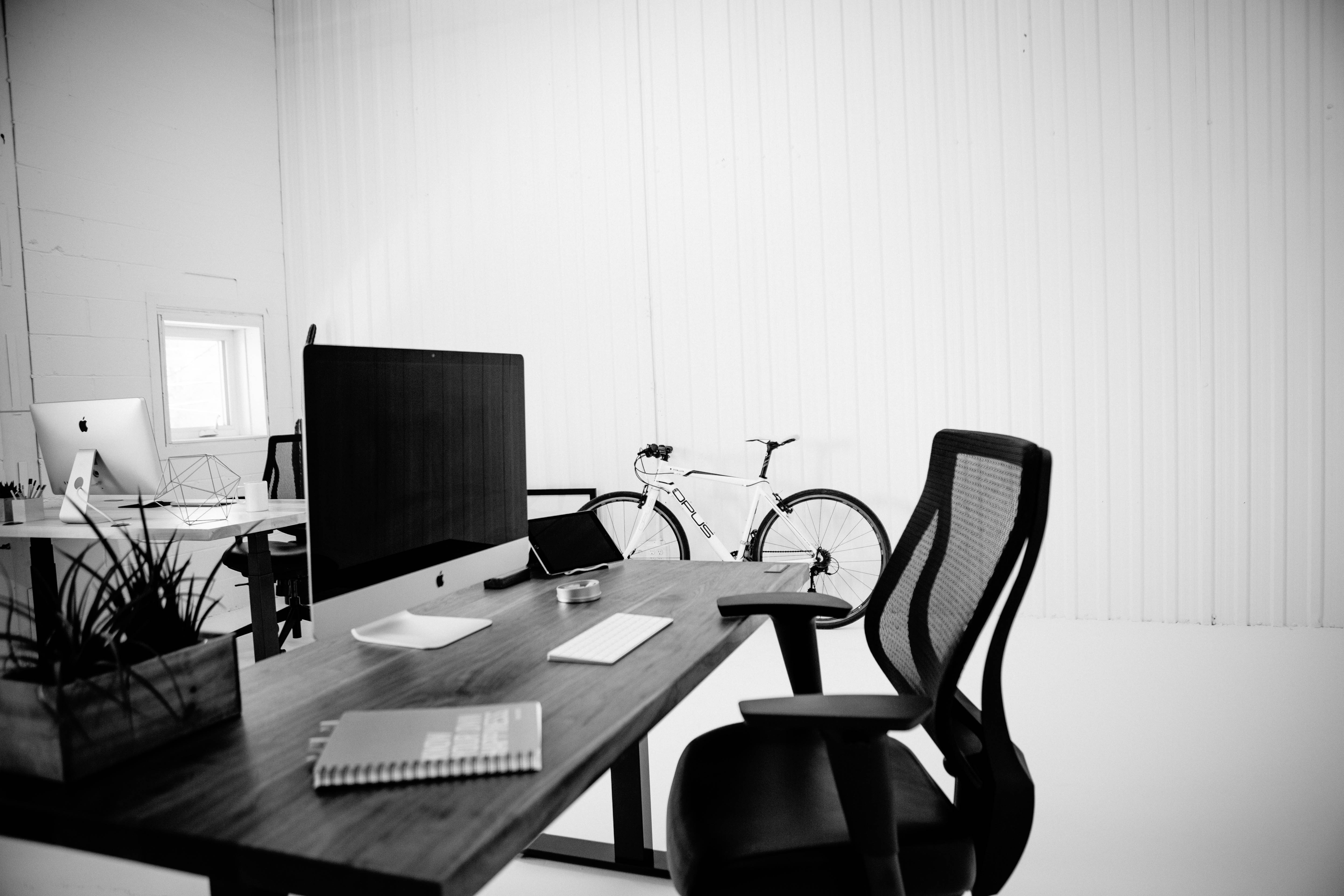 setting bureaux behind the scenes du tournage de vidéo de produit pour ergonofis