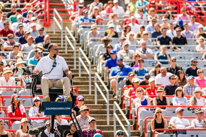 Arbitre à La Coupe Rogers 2017 Devant La Foule Pendant Un Match